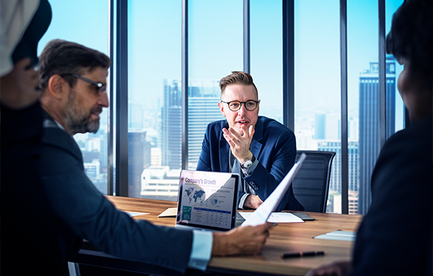 How Our CEO Recruitment Agency Connects Leaders with UAE Companies